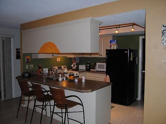 5th image of 817 W Lindenwood Cir