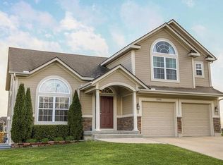20925 Larkspur Dr, Peculiar, MO 64078