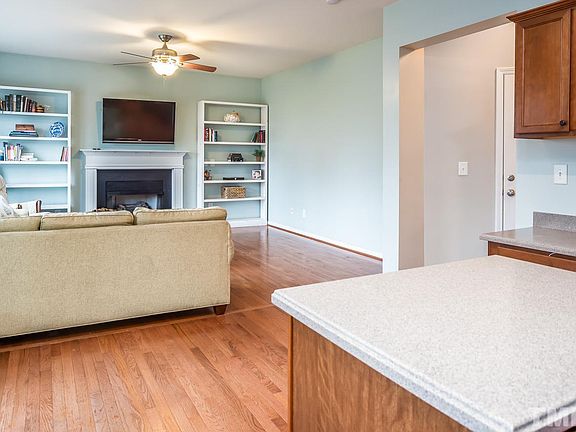 5th image of 303 Five Pine Ct