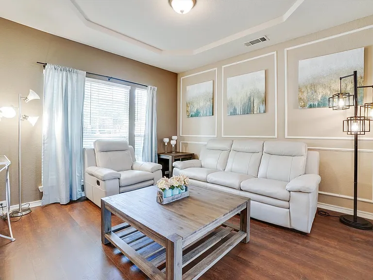 10153 Ferry Farm Ln — Photo 7