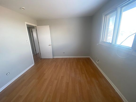 4th image of 1208 Burlington Ave APT 2W