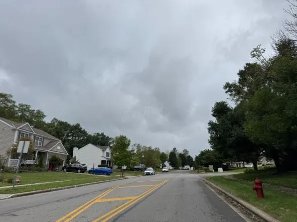 1009 Oxford Dr N, Pataskala, OH 43062