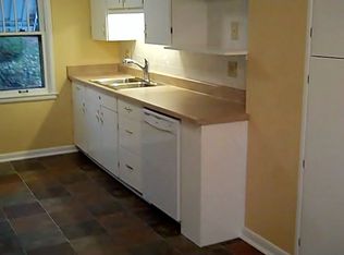 1557 White St APT 2, Dubuque, IA 52001