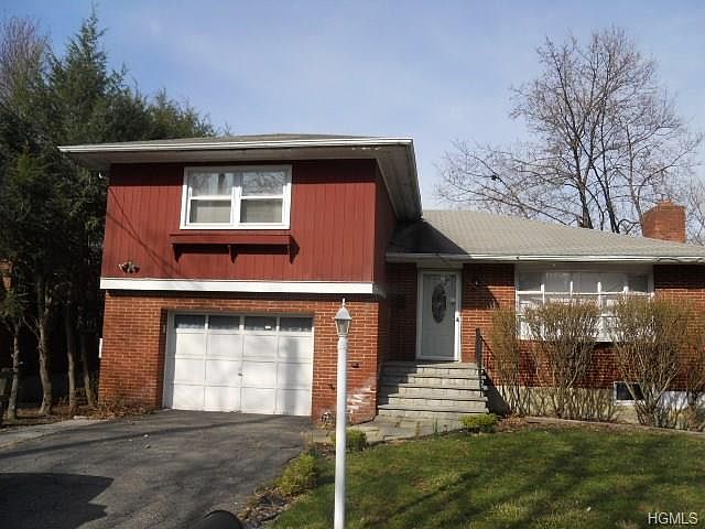 1st image of 3 Columbus Ln