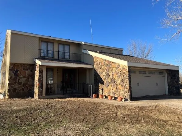 2409 W 3rd Ter, Chanute, KS 66720