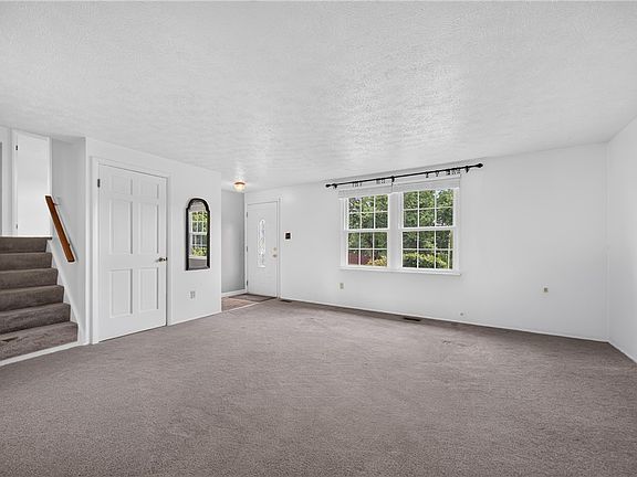 2nd image of 9 Robinwood Dr