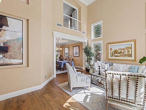 4th image of 550 Rutherford Cir