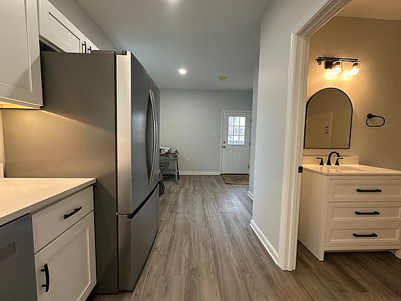 5th image of 113 E Main St #1