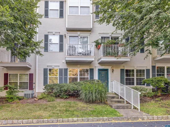 2243 Margaret Ct, Mahwah, NJ 07430