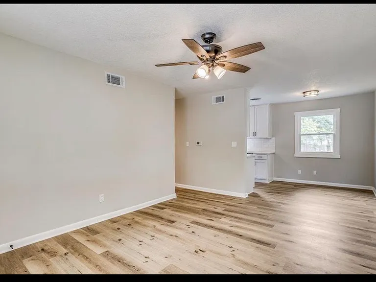 1139 E Crowley St — Photo 2