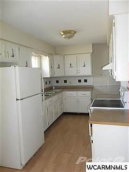 5th image of 32 Clover Ln