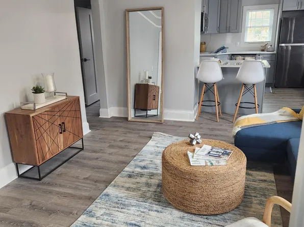 156 Cleveland Ave APT 2, Mineola, NY 11501