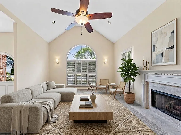 540 Battleview Dr — Photo 2