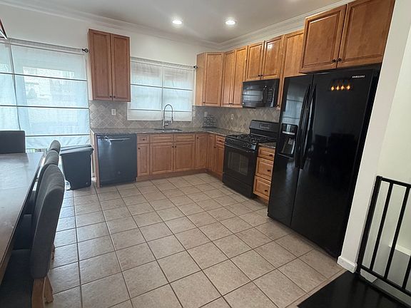 2nd image of 548 Palisade Ave APT 4