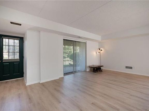 4th image of 2841 Springhaven Pl
