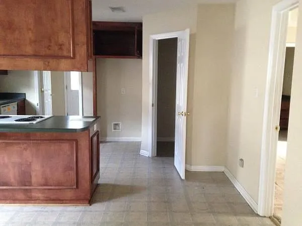 1646 Fresno St — Photo 6