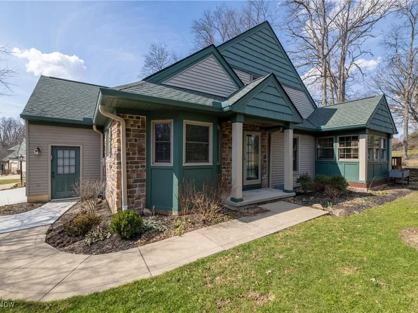 850 Hampton Ct, Northfield, OH 44067