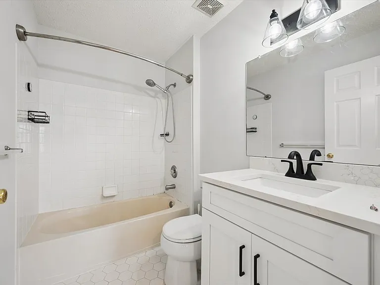 82 Hancock Dr — Photo 33