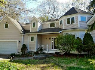 10 River Oak Rd, Barrington, RI 02806