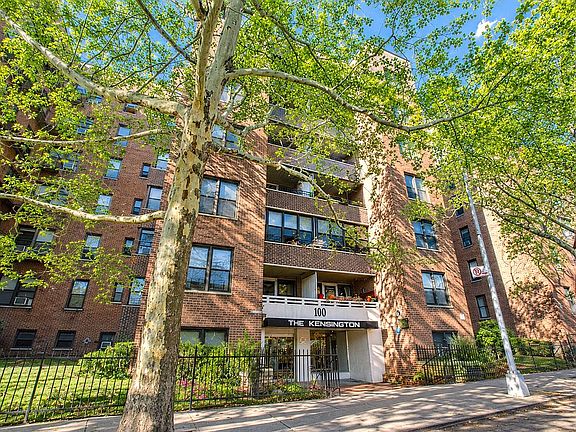 2nd image of 100 Ocean Pkwy APT 6K