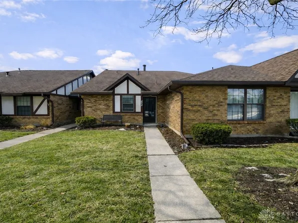 565 Pine Needles Dr, Dayton, OH 45458