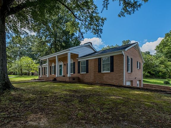 4th image of 401 Oak Hill Dr
