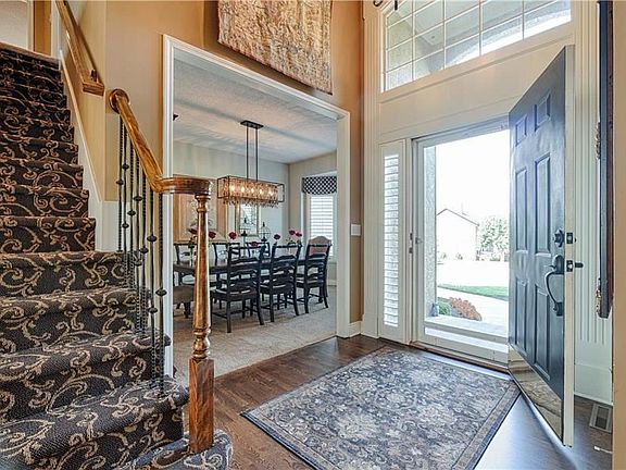 3rd image of 1105 SW Coachlight Dr