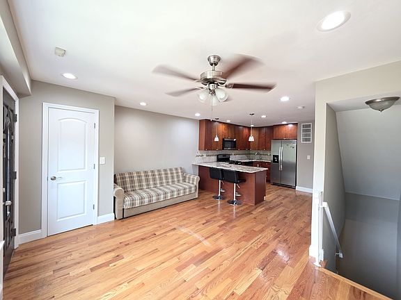 3rd image of 18 Hill St