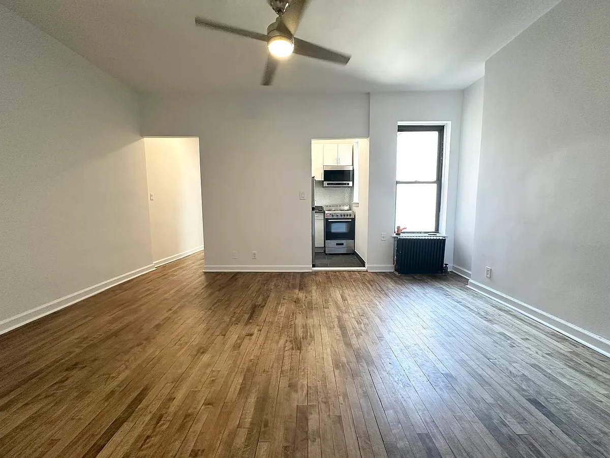 Building Photo - 346 W 56th St #5C