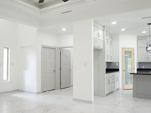 5th image of 4657 Burnett Rd