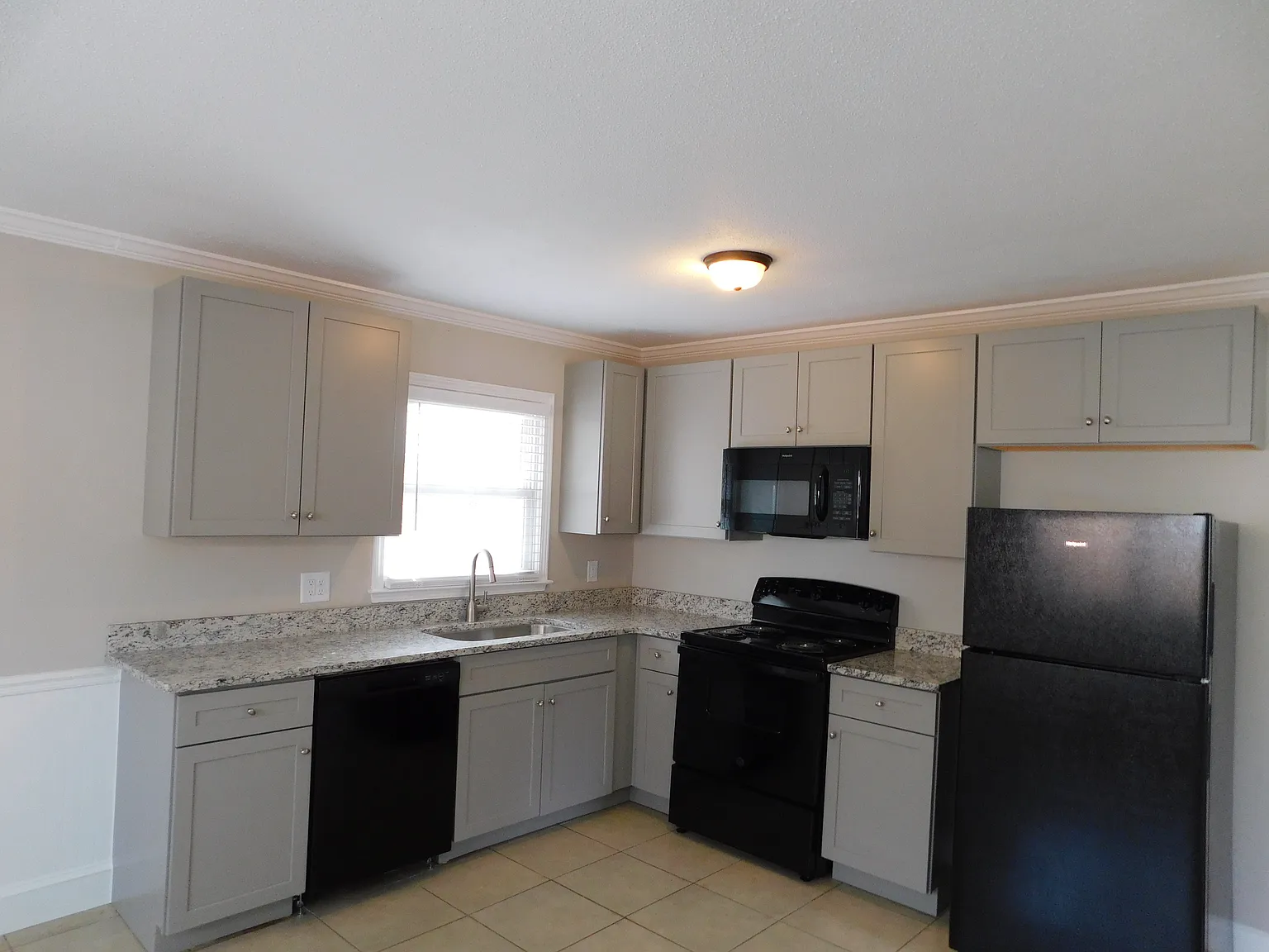 3 bed, 1369 sqft, $1,625 — Photo 3