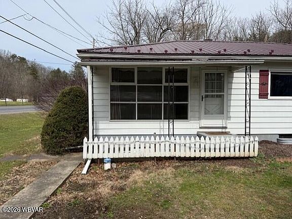 3rd image of 372 Daughertys Run Rd