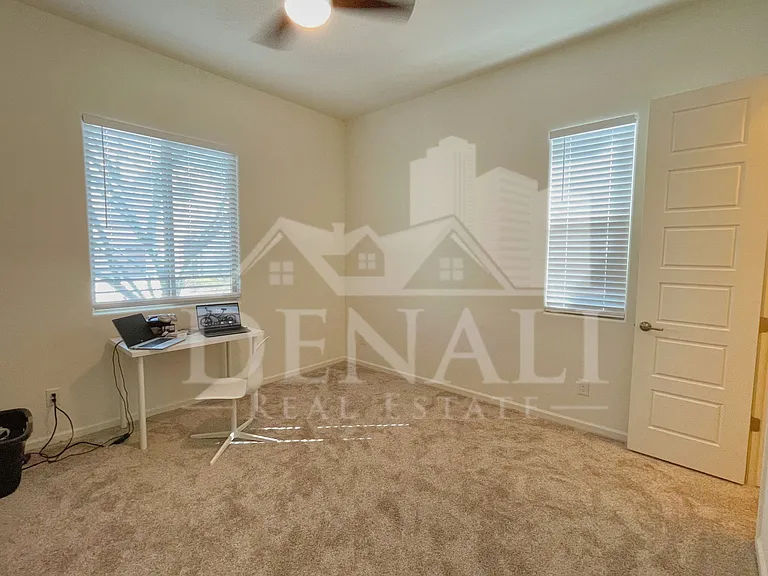 273 E Lantana Dr — Photo 9