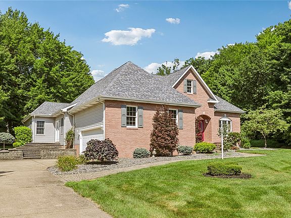 3rd image of 402 Woodland Dr