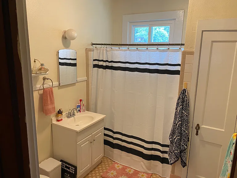 111 1/2 Florence Pl #111-1/2 — Photo 15