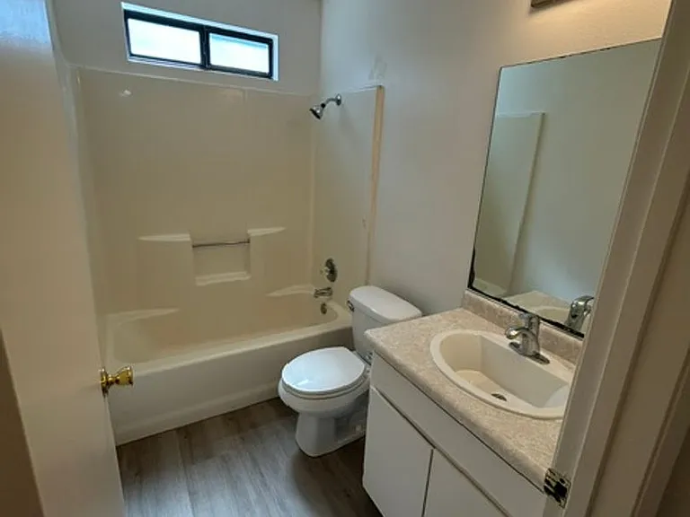1136 W Damron Ave — Photo 20
