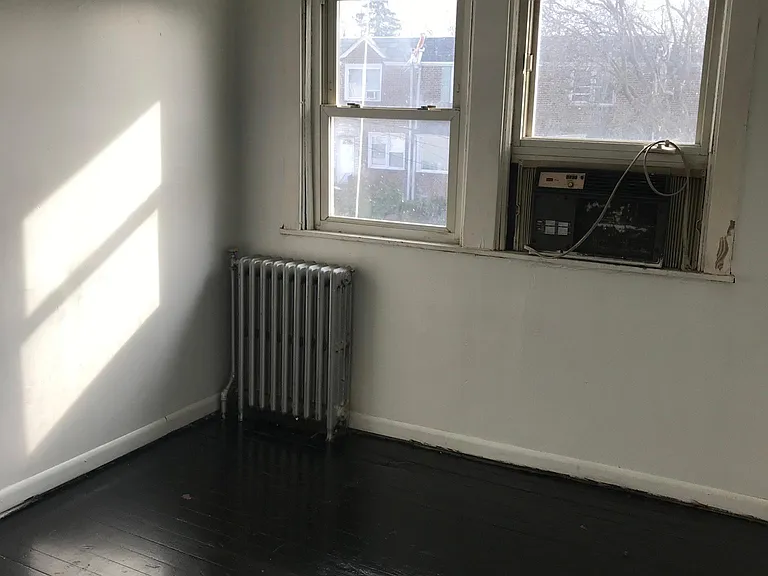 814 E 16th St — Photo 9