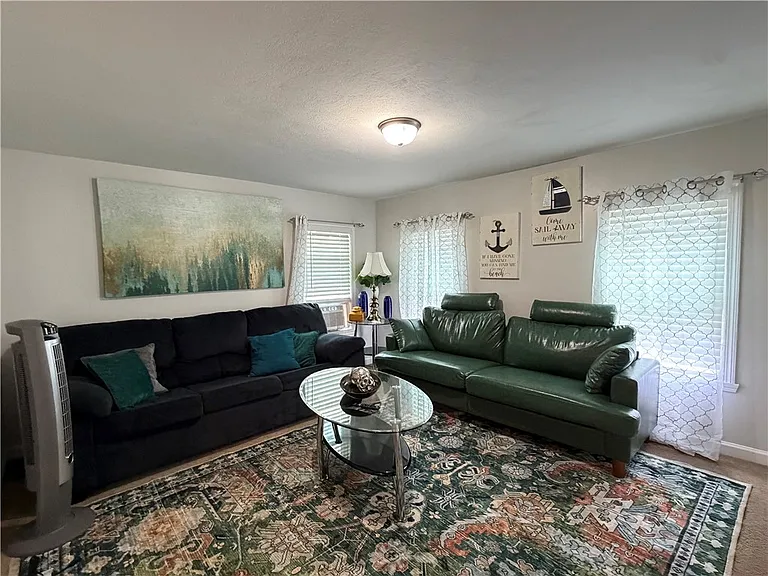 117 Pollard Ave #UPSTAIRS — Photo 10