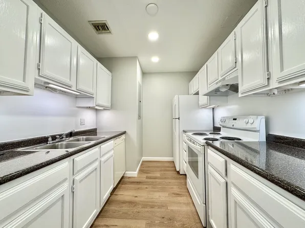 576A Worcester St #4, Southbridge, MA 01550