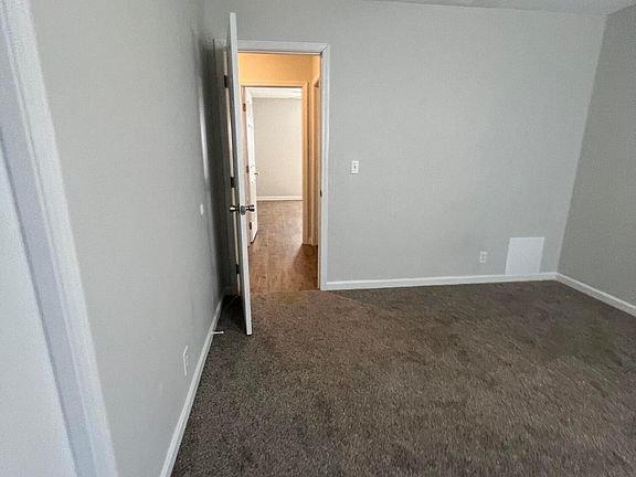 3rd image of 136/138 Gray Hill Ct