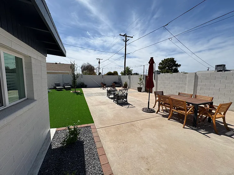 1008 W 10th Pl — Photo 16