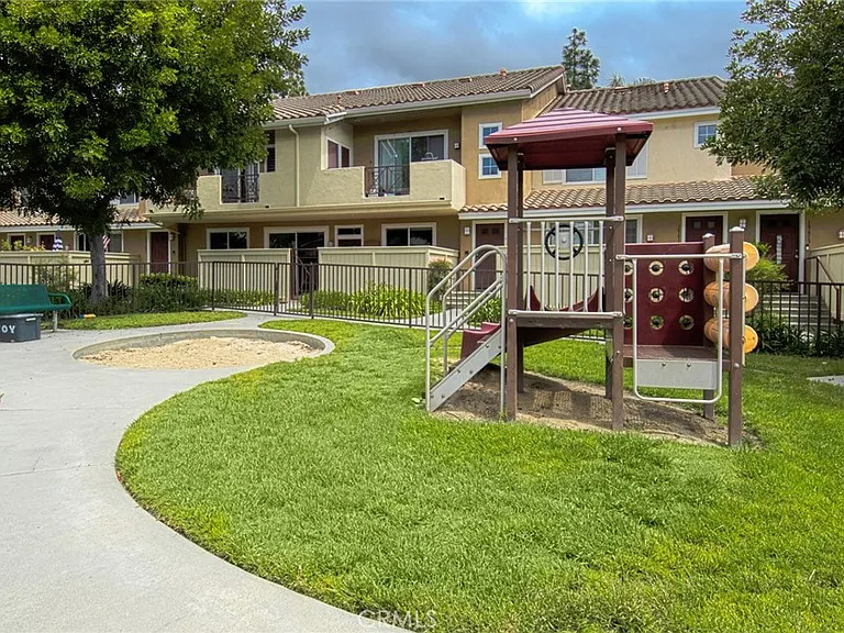 19646 Orviento Dr — Photo 16
