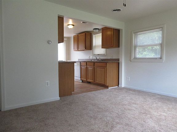 5th image of 809 E Grand Blvd