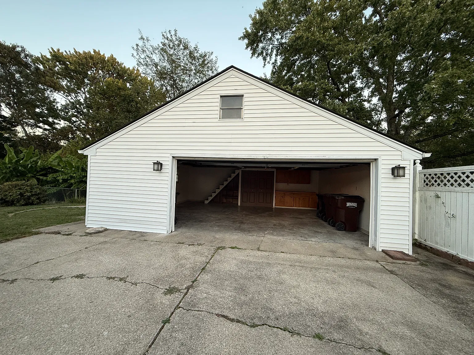 3 bed, 942 sqft, $1,680 — Photo 3