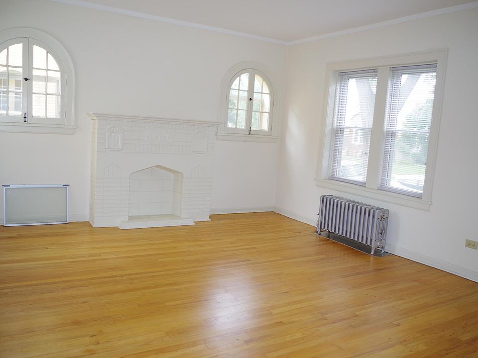 Living Room (2 of 2 photos)