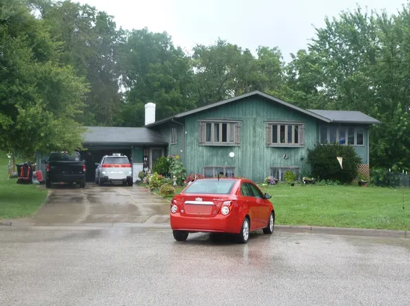 227 Edgeview Dr, Rollingstone, MN 55969