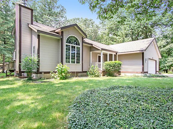 3rd image of 2441 Riverdale Dr