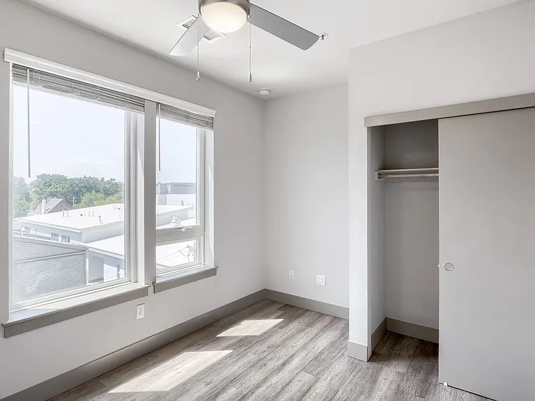 4923 King St — Photo 75