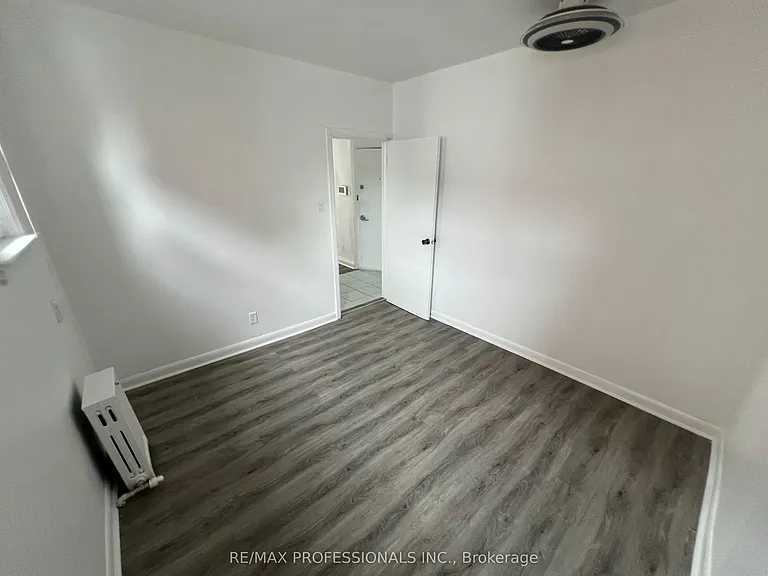 3210 Lake Shore Blvd W #2 — Photo 10