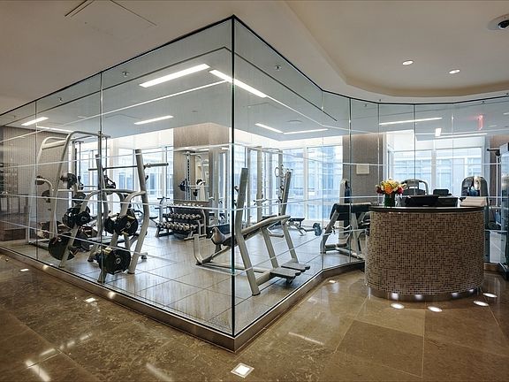 4th image of 600 W 42nd St #806
